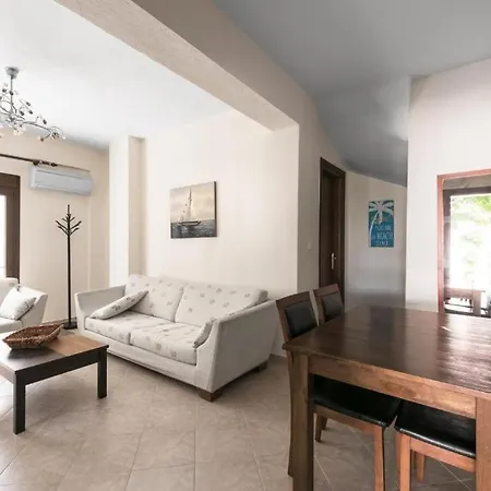 Captain's Maisonettes Villa *