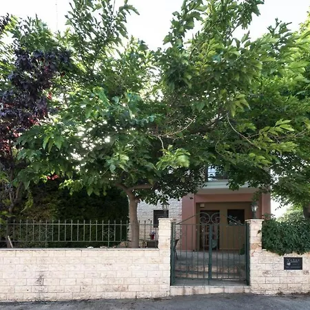 Captain's Maisonettes Villa Nikíti